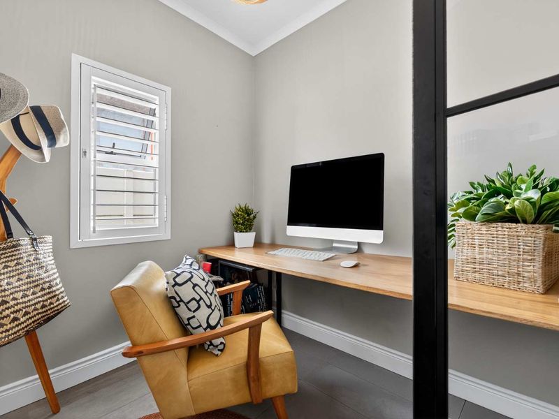 Elegant North-Facing Family Home in Quiet Cul-de-Sac - Photo 5