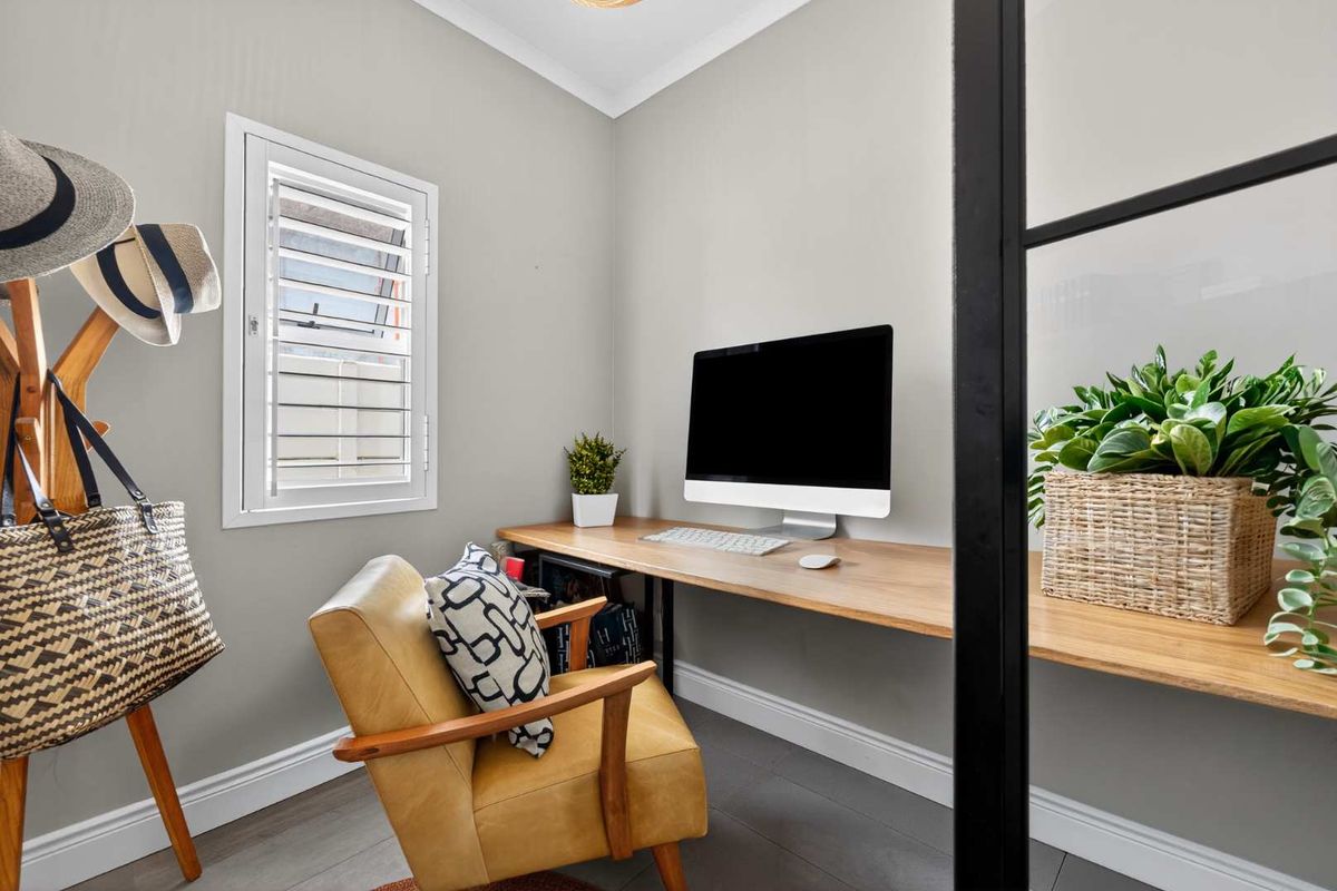 Elegant North-Facing Family Home in Quiet Cul-de-Sac - Photo 5