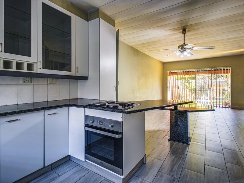 Secure living in the heart of Goedeburg! - Photo 8