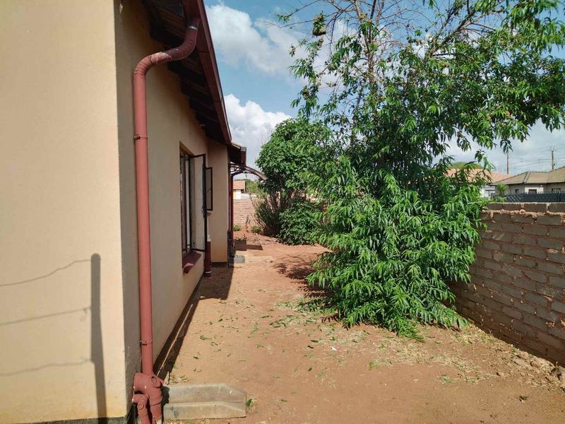 3 bedrooms corner house for sale in Rosslyn - Photo 8