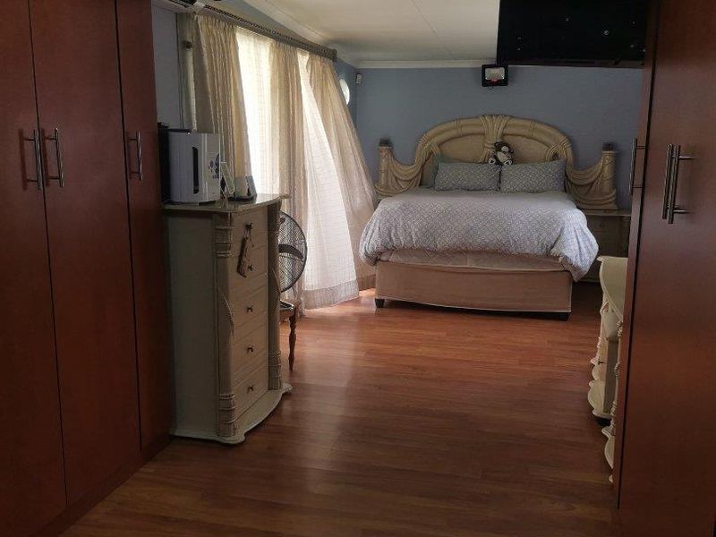 4 Bedroom House For Sale in Vanderbijlpark SE1 - Photo 8