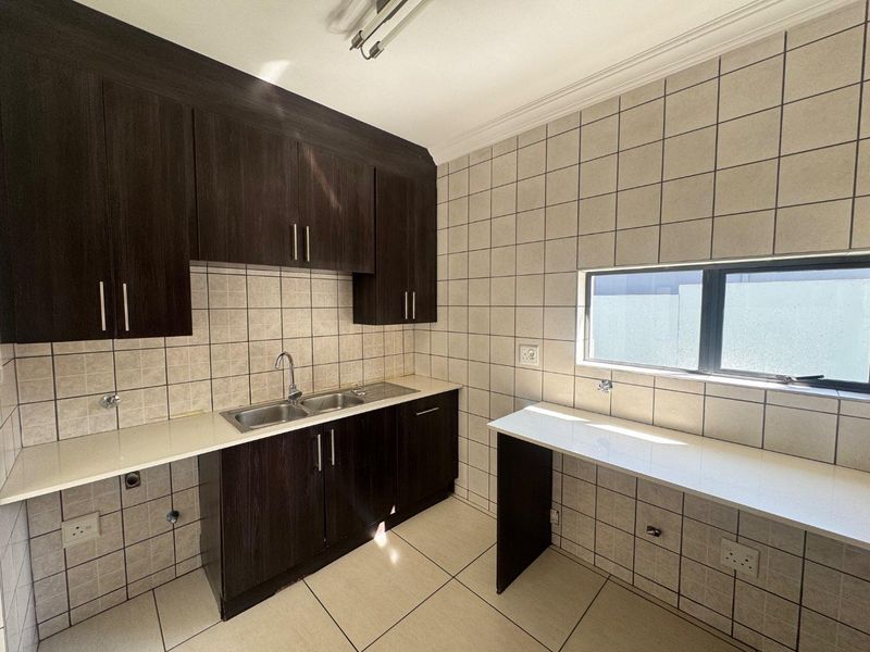 Modern 4-Bedroom Family Home with Staff Quarters in Midstream Hill - Photo 6