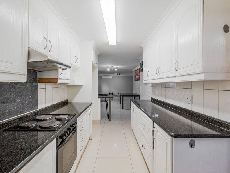 Secure simplex in excellent location - Photo 8