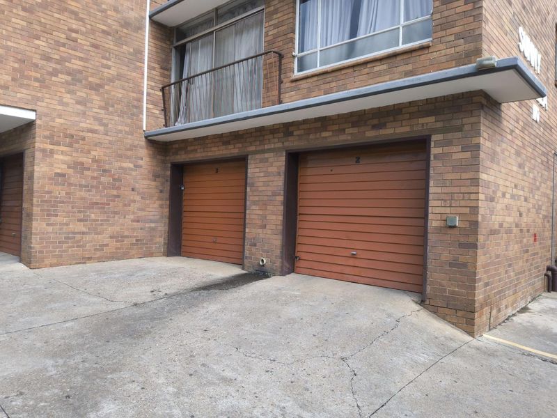 Spacious 2 Bedroom Apartment  in Sunnyside - Photo 3