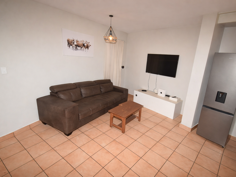 Ground Floor Unit in Secure Complex - Photo 3