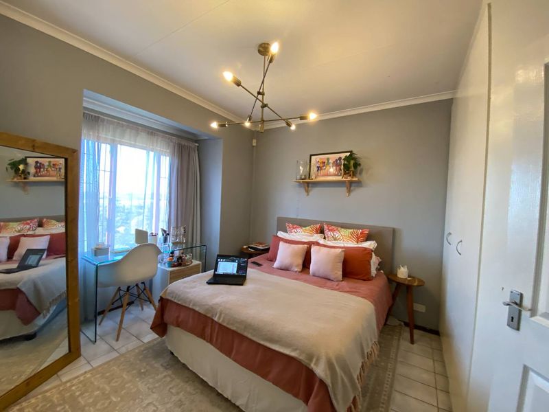 Contemporary Living at its Finest - Spacious 2-Bedroom Apartment with Views - Photo 5