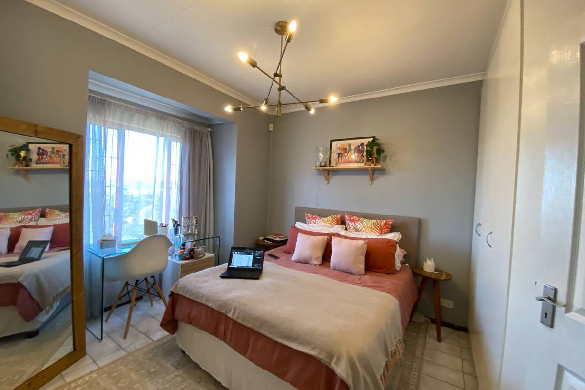 Contemporary Living at its Finest - Spacious 2-Bedroom Apartment with Views - Photo 5