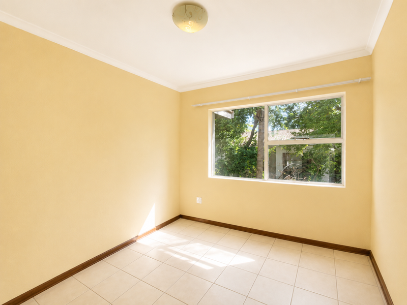 2 bed 1 bath 1st floor - Photo 10