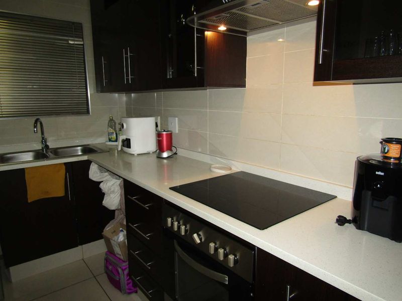 Modern Lifestyle Living - Photo 4