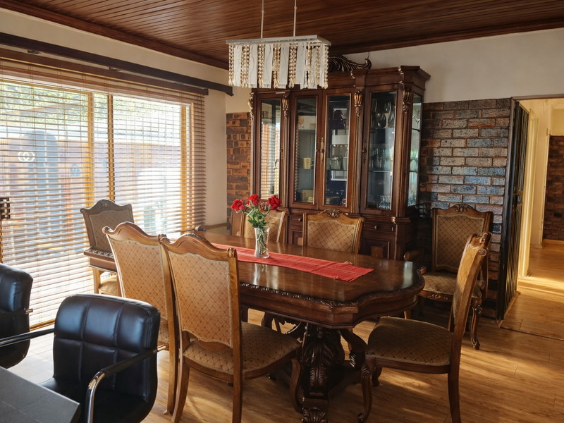 Spacious Family Living with Flexible Dual-Living Potential - Photo 3