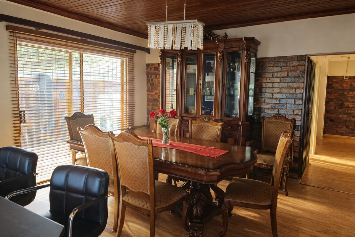 Spacious Family Living with Flexible Dual-Living Potential - Photo 3