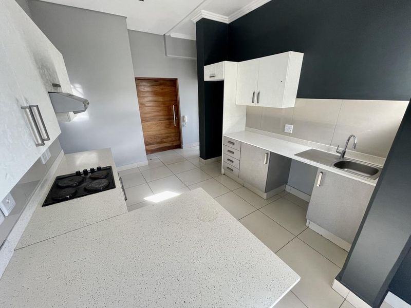 Hendra - Luxury 3-Bedroom, 3-Bathroom Penthouse Apartment with Sea Views and Expansive Entertainment Patio - Photo 4