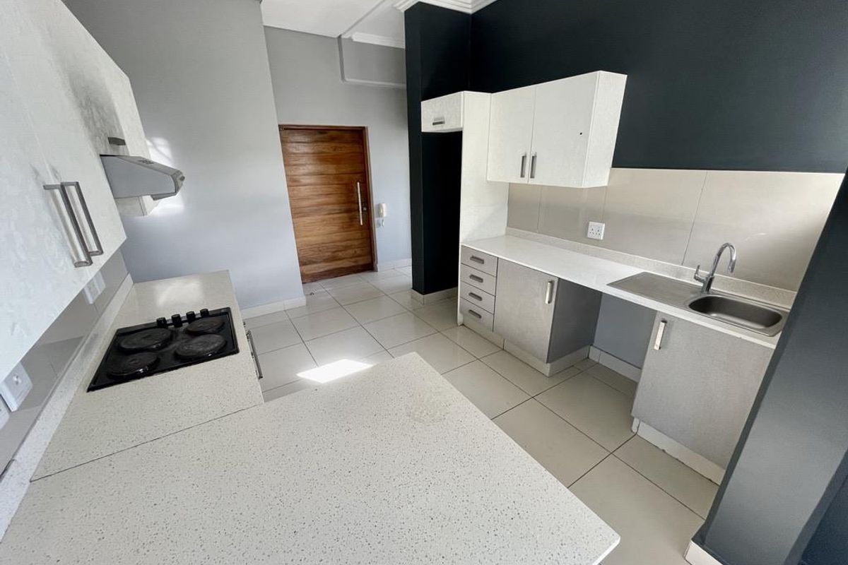 Hendra - Luxury 3-Bedroom, 3-Bathroom Penthouse Apartment with Sea Views and Expansive Entertainment Patio - Photo 4