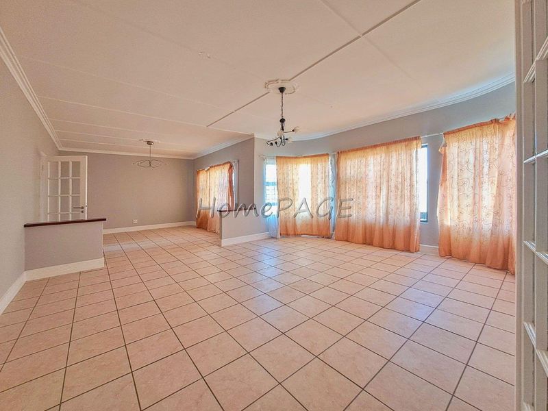 Lagoon, Walvis Bay:  4 Bedr Art Deco Home with 1 Bedr Flat is for Sale - Photo 7