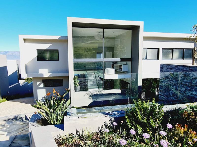 Where Cape Town's Most Spectacular Views Meet Unrivalled Luxury - Photo 2