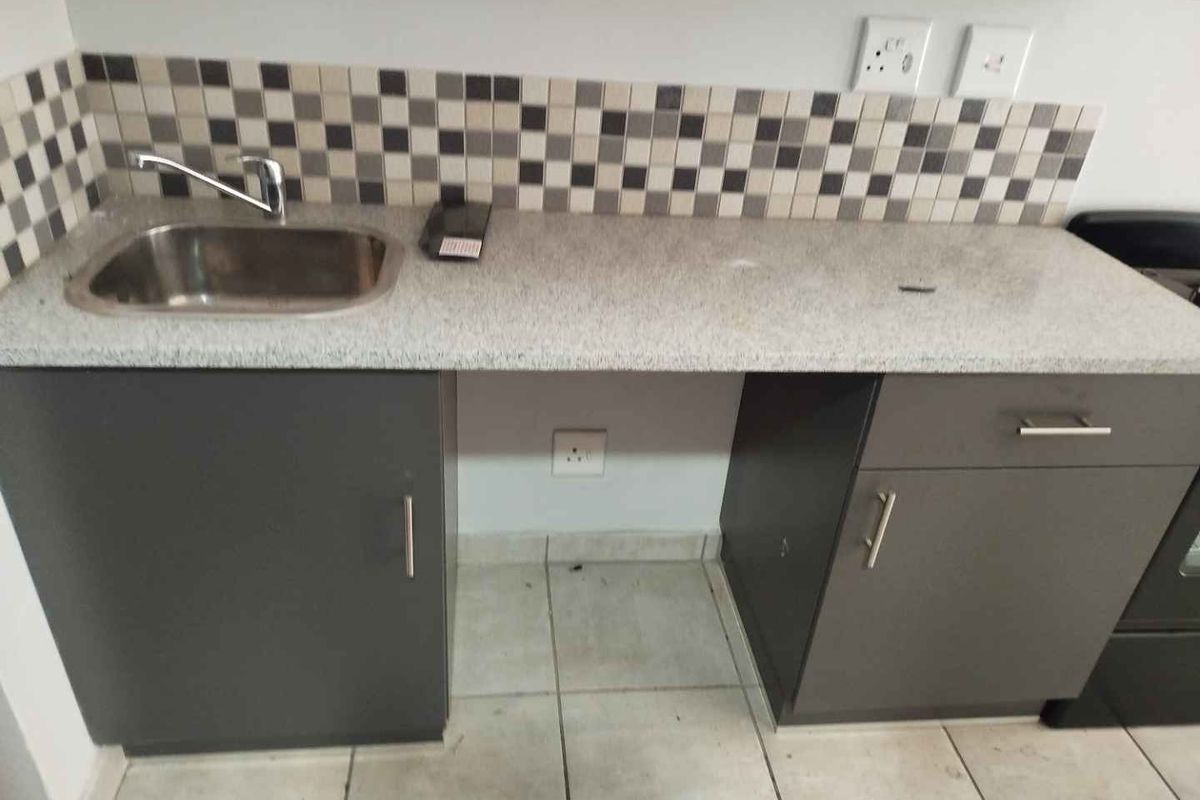 1 Bedroom Apartment For sale in NorthPark Mall Pretoria North. - Photo 4