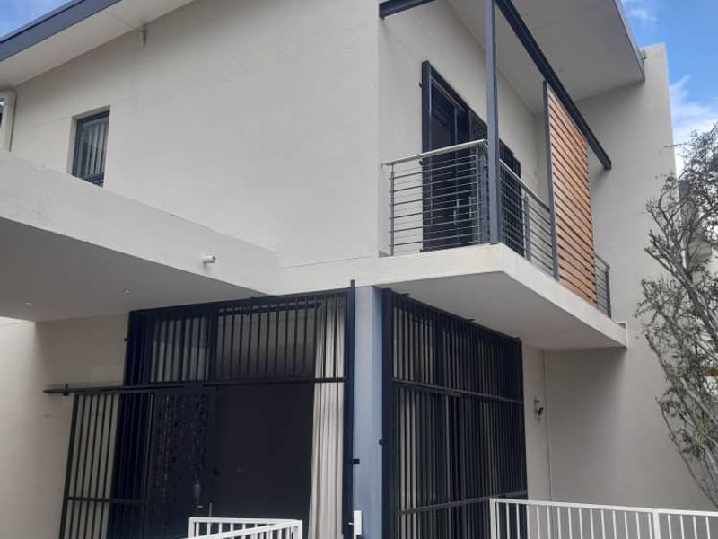 FOR SALE - Townhouse in upmarket Complex in Klein Windhoek - Photo 2
