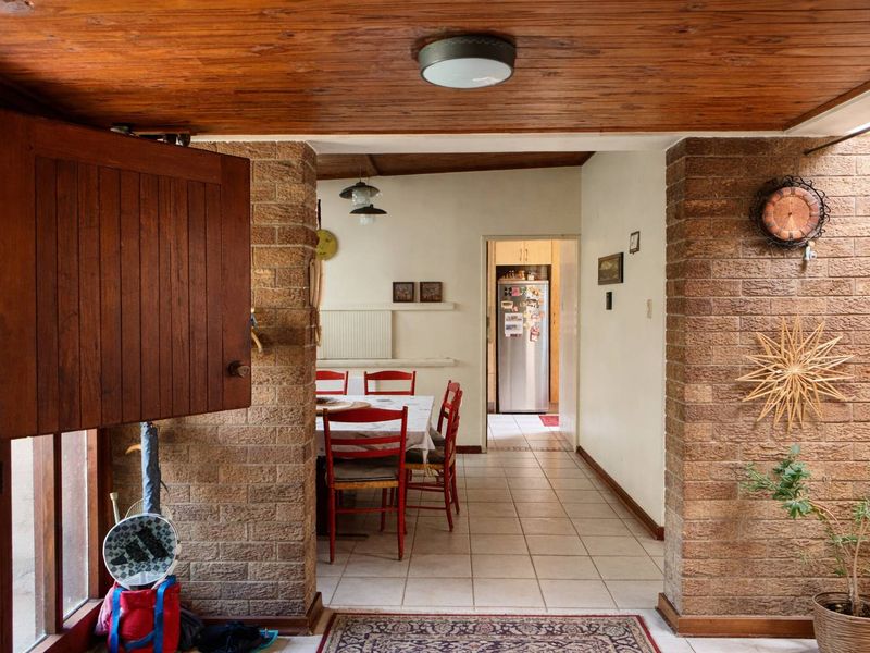 EXCLUSIVE MANDATE - NEAT AND IDEAL FOR A YOUNG  FAMILY TO GROW - LOVELY BIG STAND - Photo 2