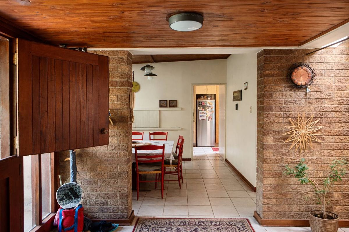 EXCLUSIVE MANDATE - NEAT AND IDEAL FOR A YOUNG  FAMILY TO GROW - LOVELY BIG STAND - Photo 2