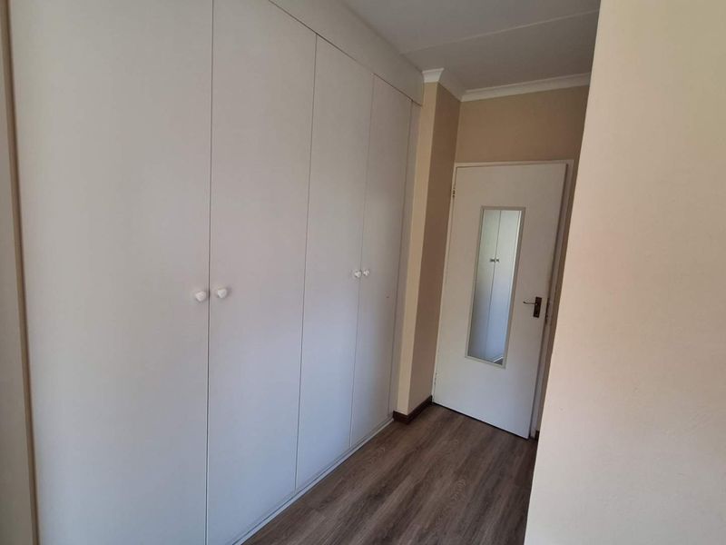 Lovely 2 Bedroom Apartment in Northcliff - Photo 5