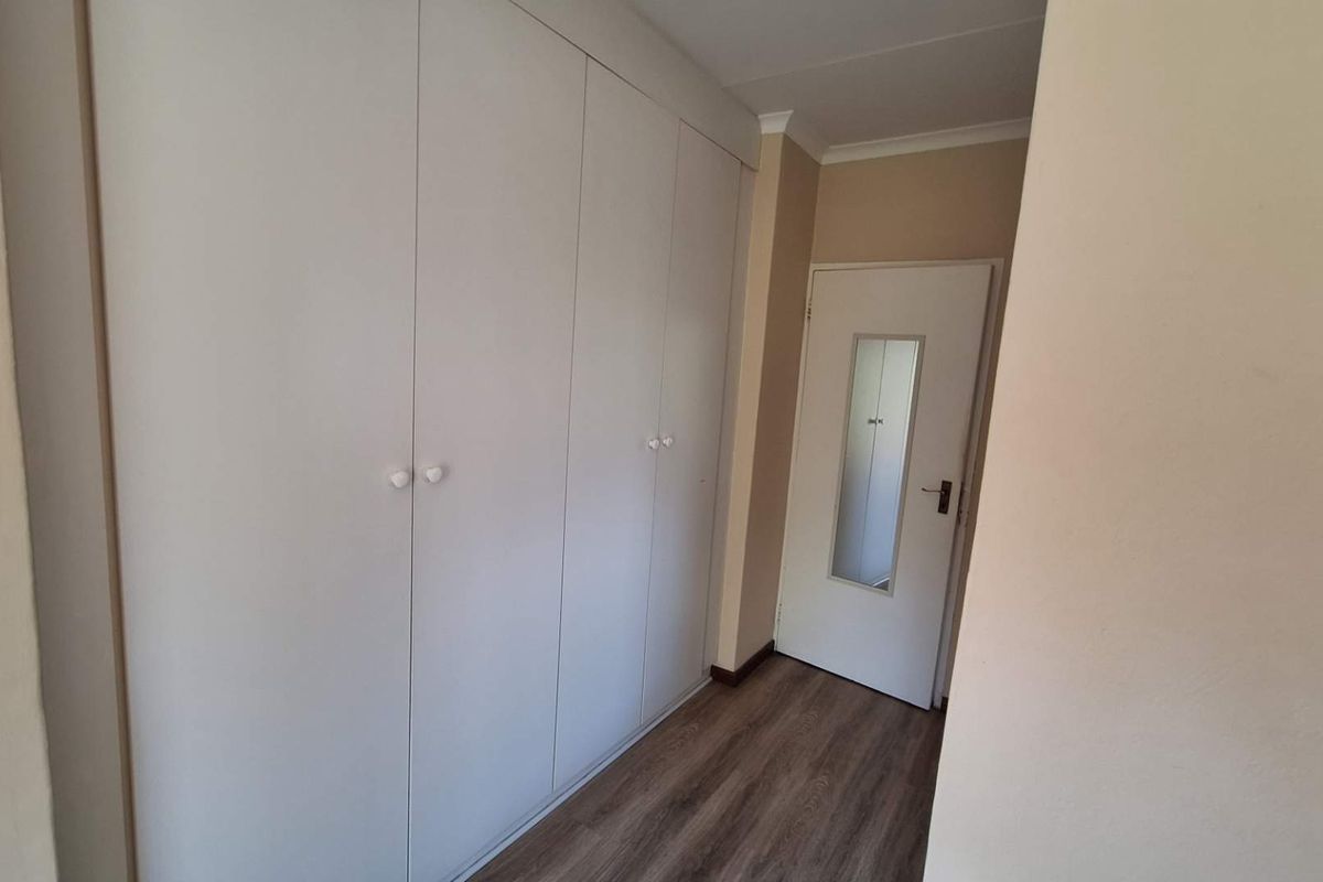 Lovely 2 Bedroom Apartment in Northcliff - Photo 5