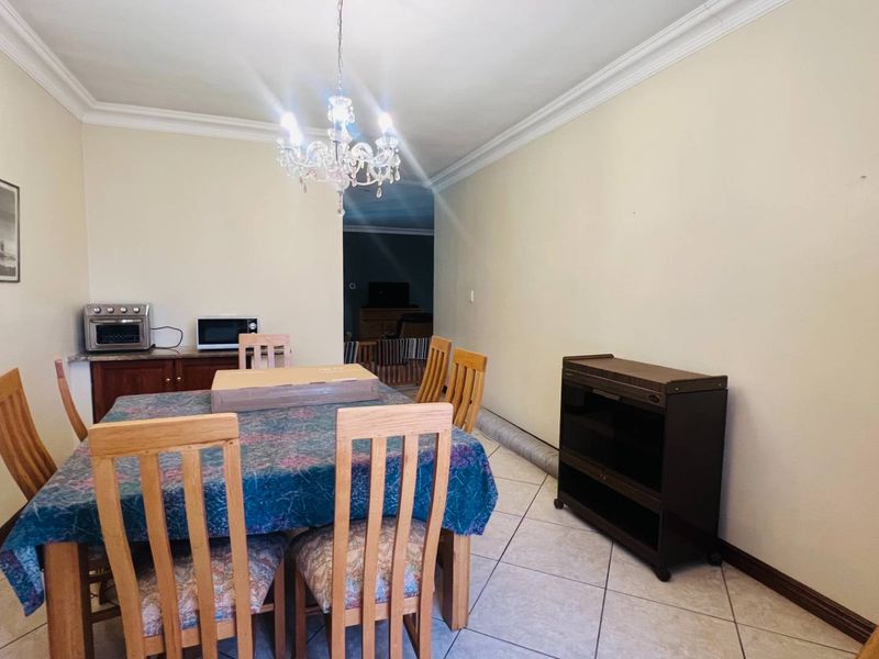 A Rare Midstream Gem - Immaculate, Freshly Painted Family Home | 3 Bedrooms | 1 Study | 3 Bathrooms | Midstream Estate - Photo 5