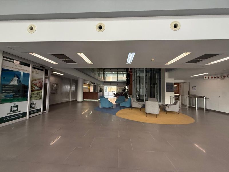 Oxford Corner Rosebank presents an exceptional 2nd floor office space of 475m2 - Photo 2