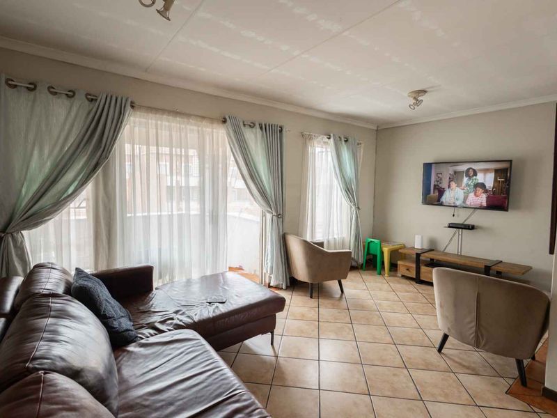 Apartment in Die Hoewes, Centurion for Sale - Photo 5