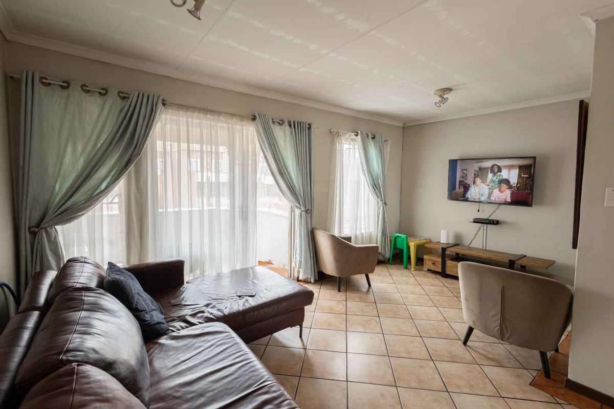 Apartment in Die Hoewes, Centurion for Sale - Photo 5