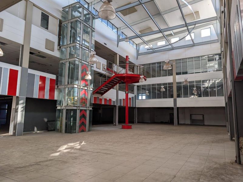 10,000 m2 Warehouse | 4,800 m2 Offices | 18,642 m2 Stand - Industrial Redevelopment Opportunity - Photo 5