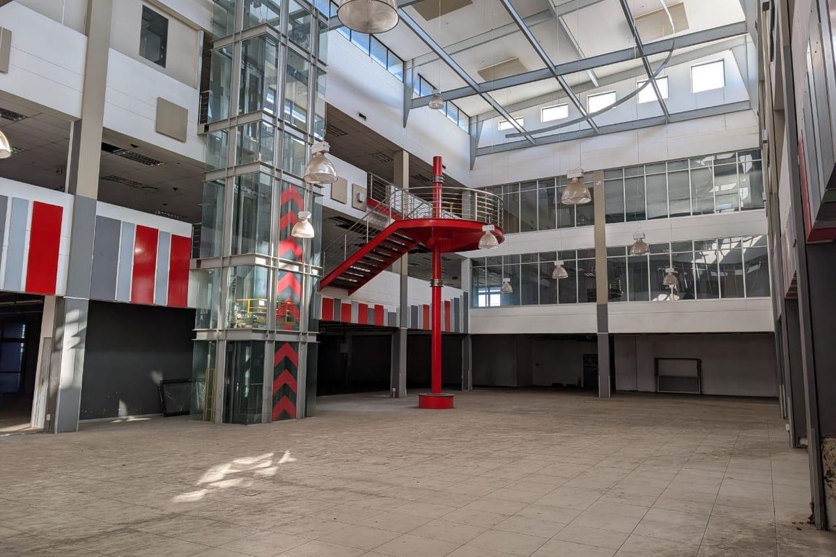 10,000 m2 Warehouse | 4,800 m2 Offices | 18,642 m2 Stand - Industrial Redevelopment Opportunity - Photo 5