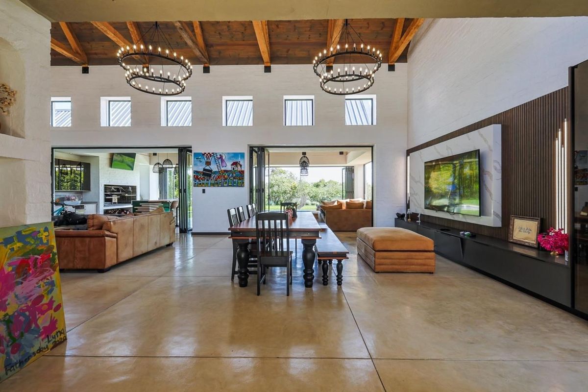 Stunning 4-Bedroom Urban Farmhouse in Ridge Estate - Photo 5