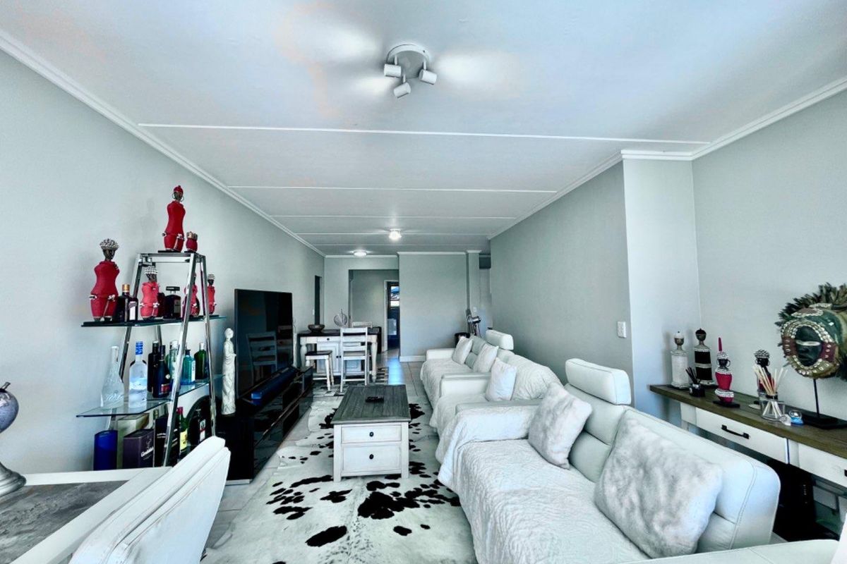 Luxurious 3-Bedroom Ground Floor Unit in Whistling Thorns - Photo 2