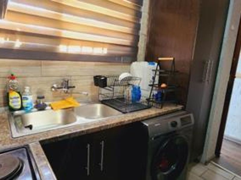 Ground floor PLUS private garden - Photo 8