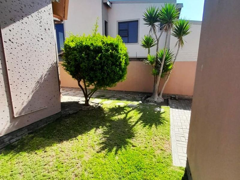 A STYLISH HOUSE WITH FLAT PERFECTLY SITUATED!! - Photo 8