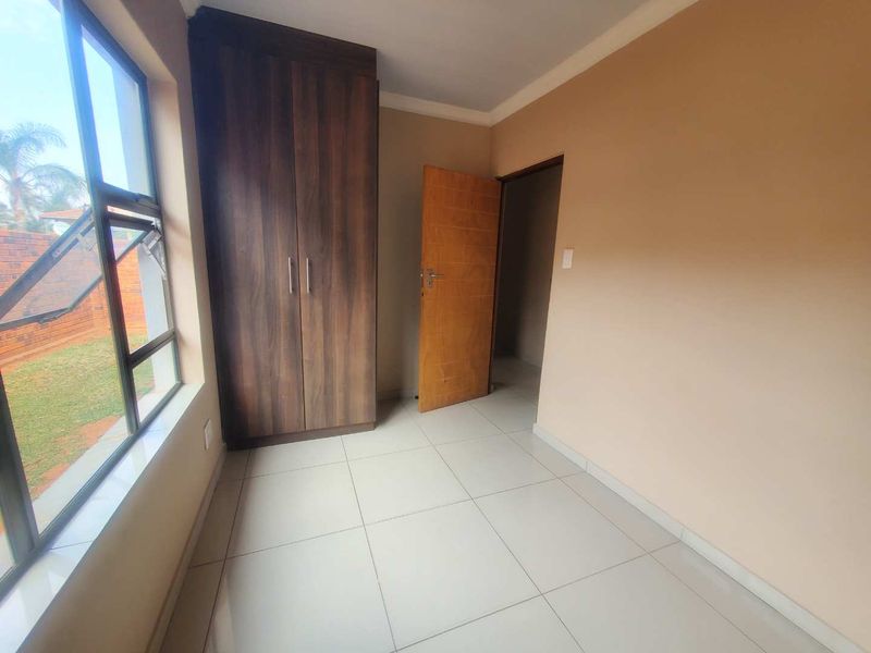 Embrace elegance and safety in Groblers Park! - Photo 10