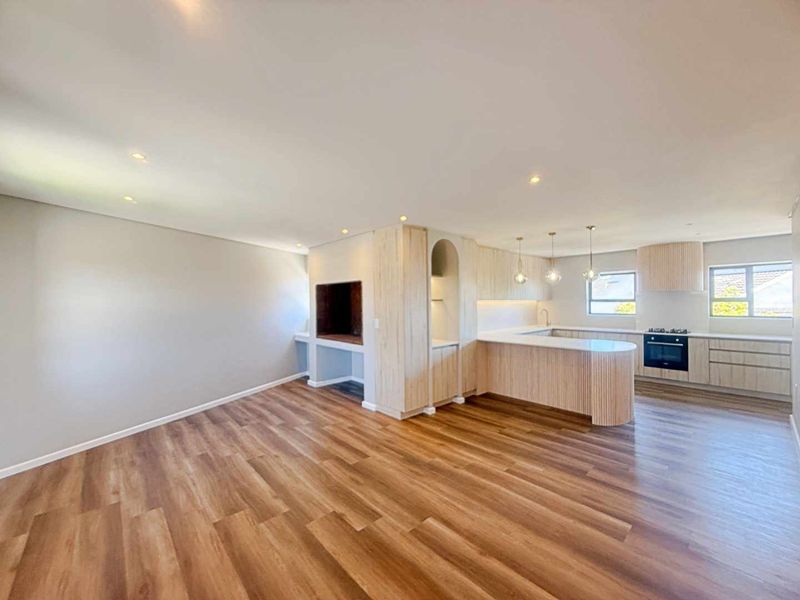 Exceptional New Build, Upper Country Club - Photo 7