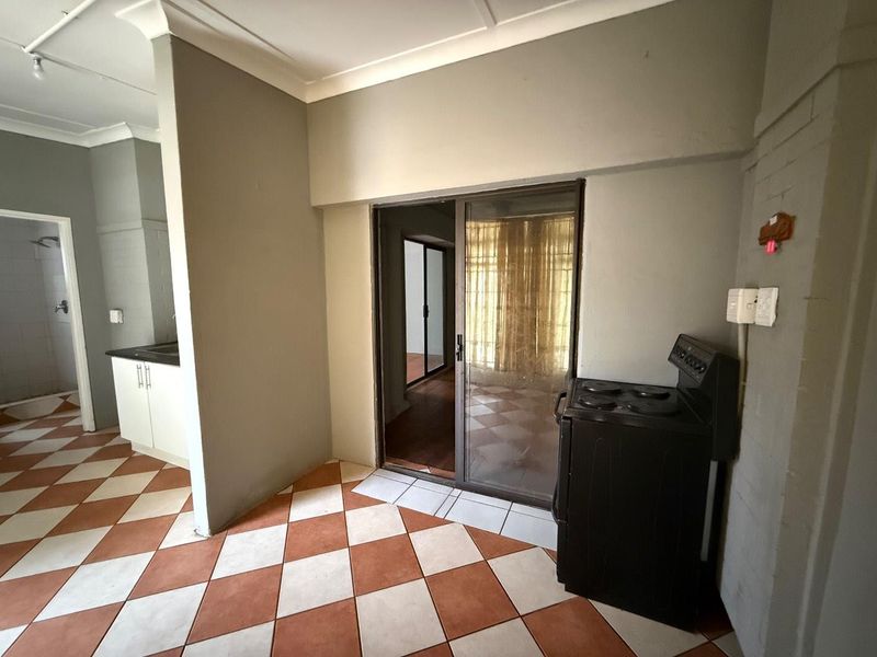 Newly Renovated 1-Bedroom Cottage - Photo 4