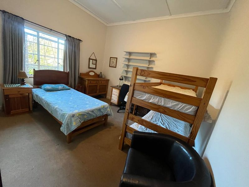 Charming and Spacious Family Home in a Sought-After Neighborhood - Photo 10