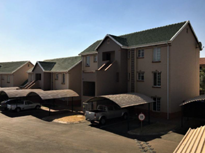 FOR RENT — Easy Living in Secure Villa Victoria, Brentwood Park - Photo 2