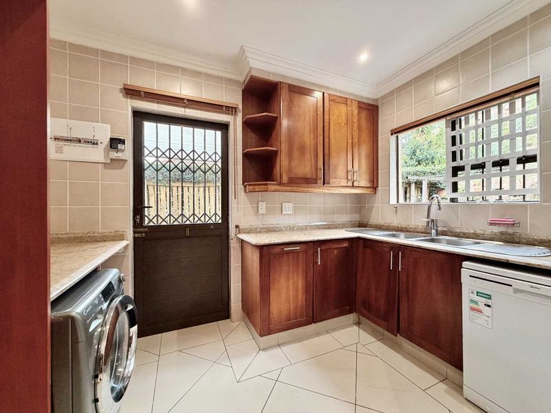 Homely 4 Bedroom House in Ballito - Photo 4