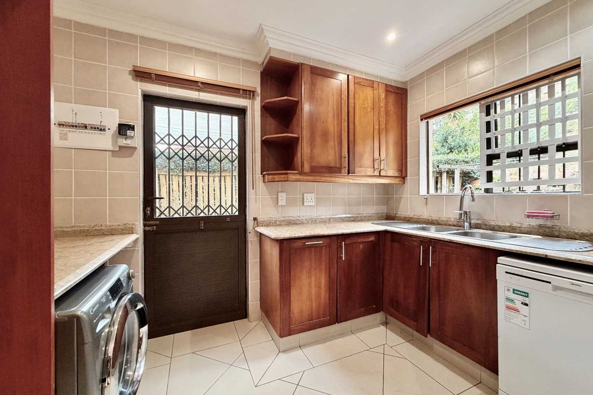 Homely 4 Bedroom House in Ballito - Photo 4