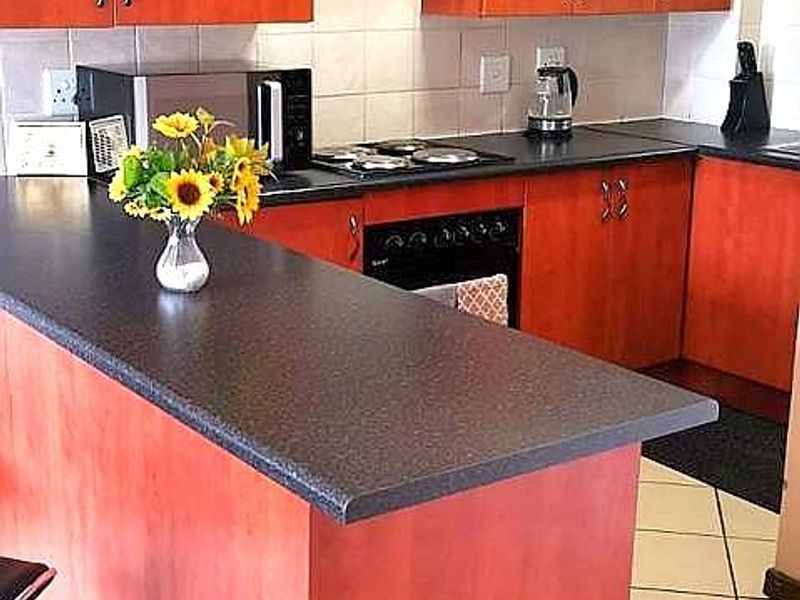 Wow well sized ground floor apartment in a well maintained complex in Honeydew. - Photo 5