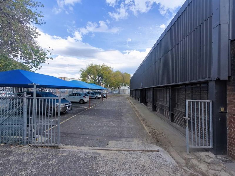 Prime Industrial Space in Parow Industria – 2,785sqm Warehouse & Offices - Photo 3