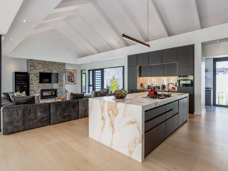 Exceptional Five-Bedroom Furnished Home to Rent in La Vue Neighbourhood on Val de Vie Estate - Photo 7