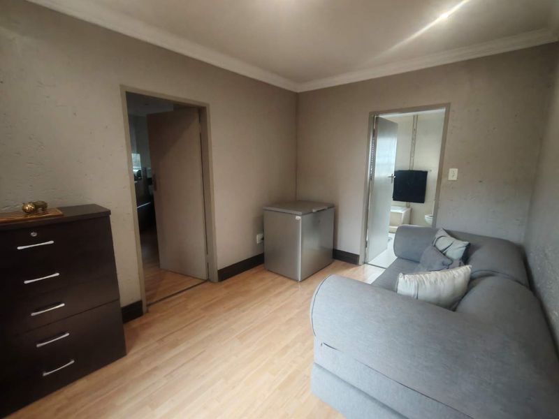EXCLUSIVE MANDATE - BEAUTIFUL HOUSE IN VERY POPULAR AREA- ENTERTAINERS DREAM - Photo 9
