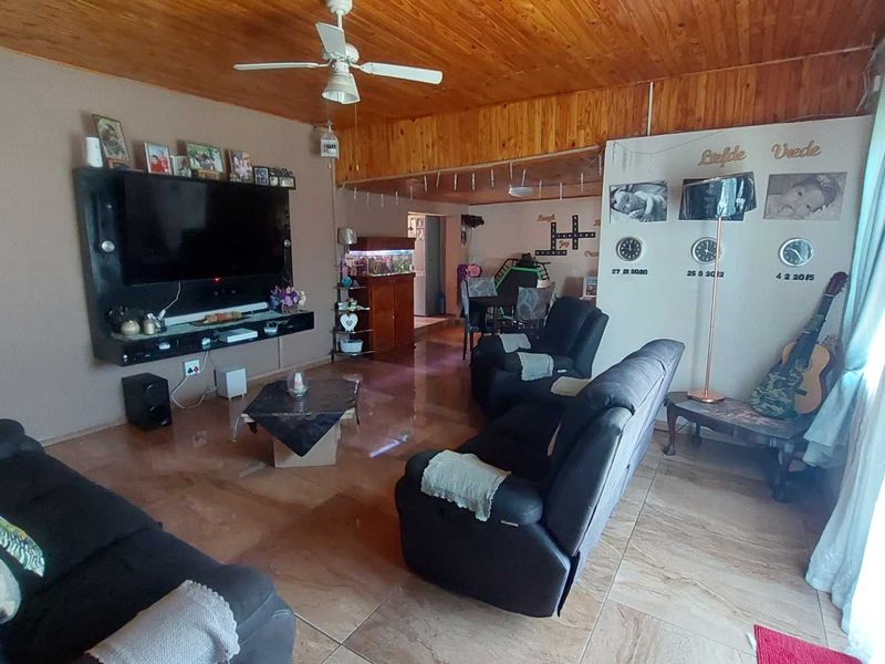 Eco-Friendly Living: Solar Panels and More Await! - Photo 4