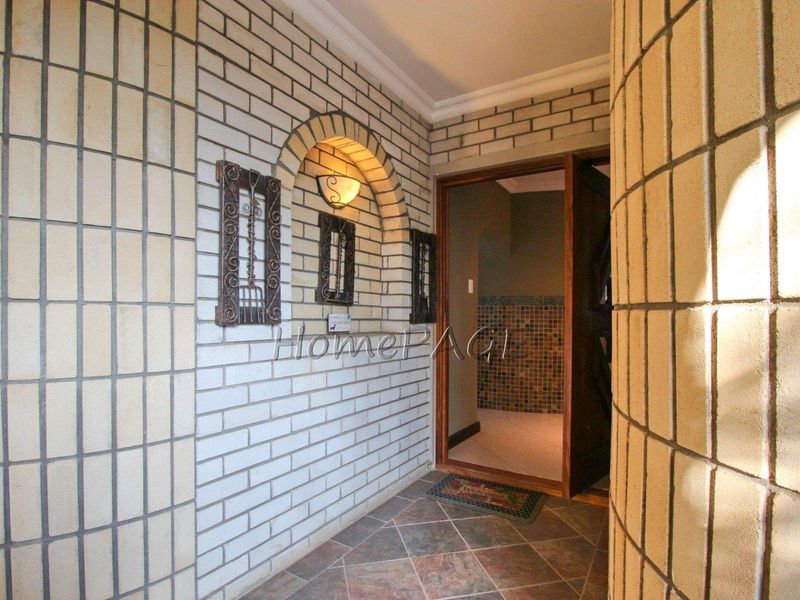 Ext 1, Otjiwarongo:  Stunning 4 Bedroom Home is for Sale - Photo 4