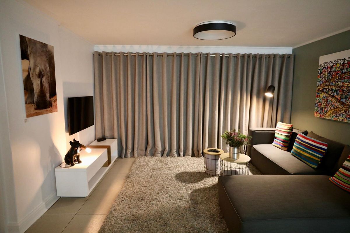 Stylishly furnished 2 bedroom apartment - Photo 2