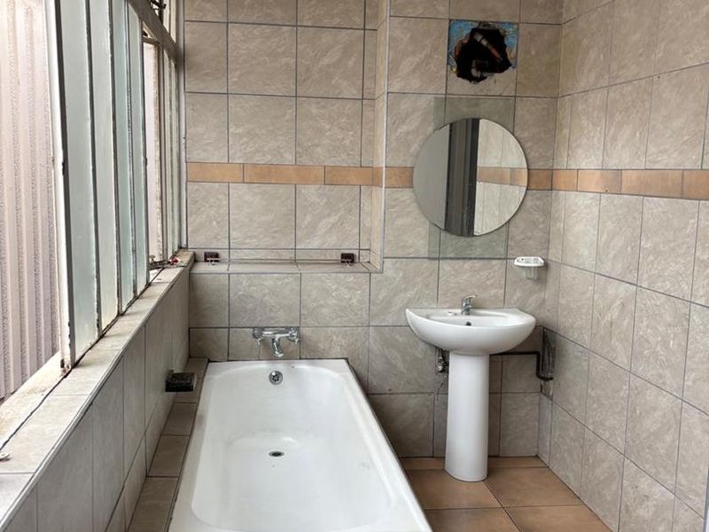 Every investors dream apartment is now for sale. - Photo 6